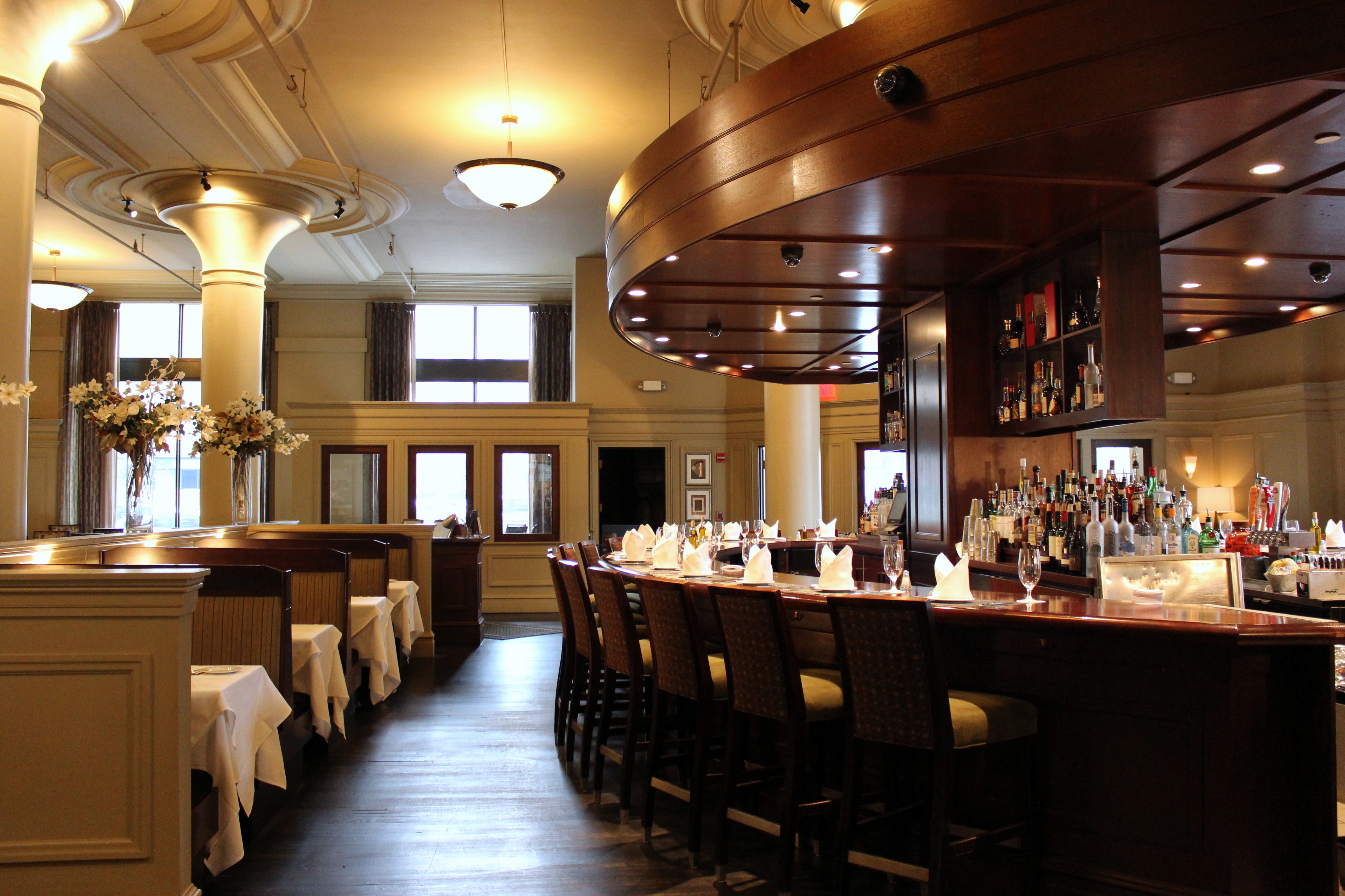 The main dining room and oval bar at Davio's Back Bay