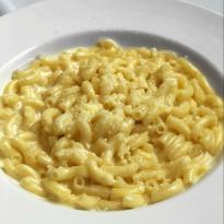A bowl of creamy macaroni and cheese